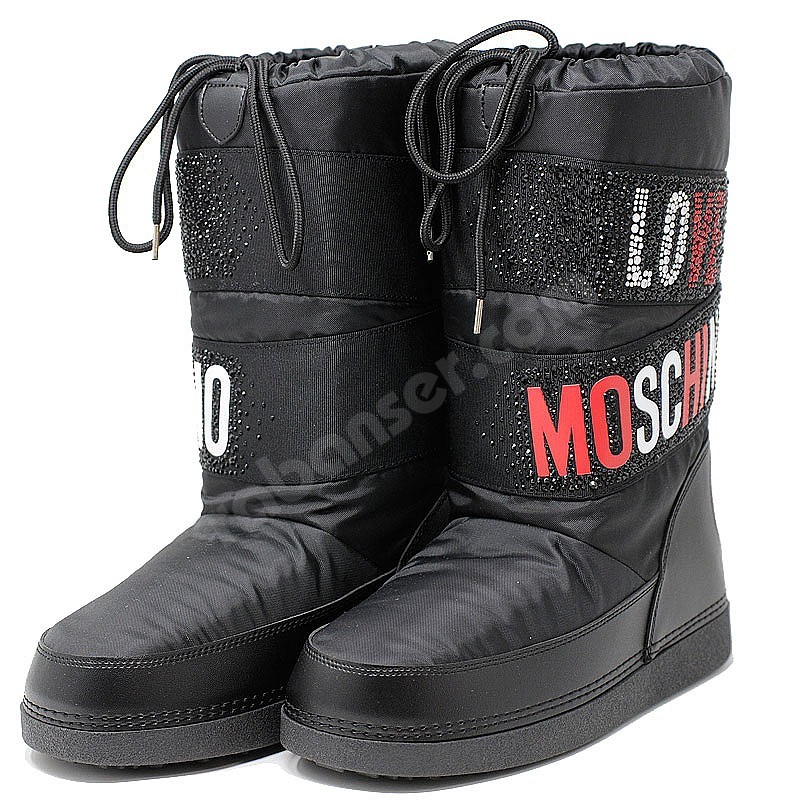 love moschino snowboots